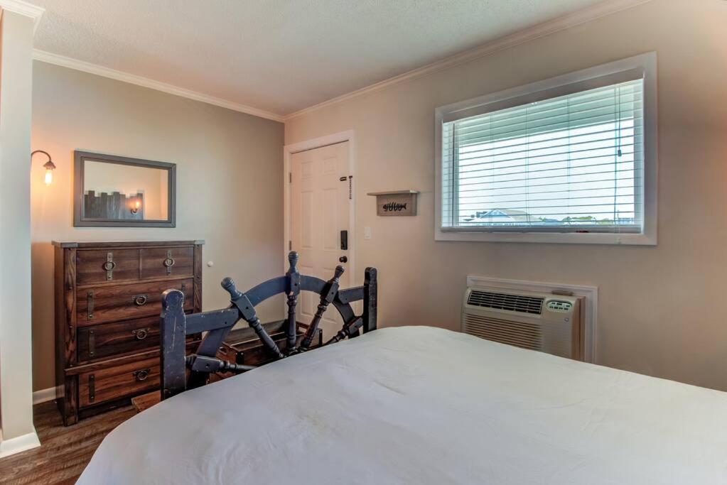 Kraken'S Den * Oceanview * Steps To Ocean * Pool Apartment Carolina Beach Bagian luar foto