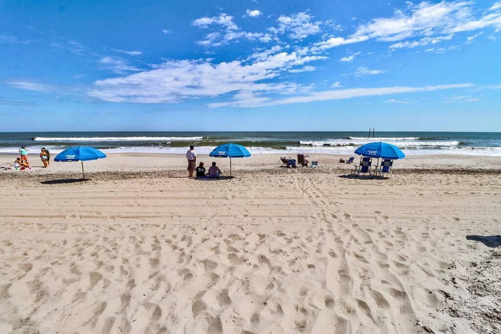 Kraken'S Den * Oceanview * Steps To Ocean * Pool Apartment Carolina Beach Bagian luar foto